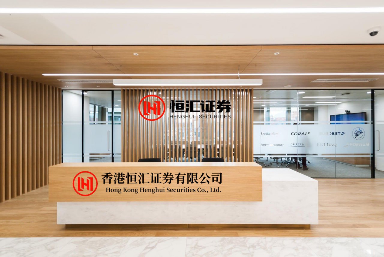 在榕配资官网 中远海运集运旗下两艘集装箱船已向波斯湾方向折返 暂未通过霍尔木兹海峡